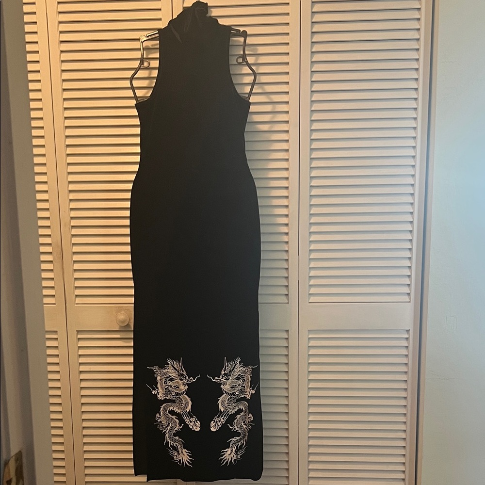 #013****Elegant Black Sleeveless Dress with Dragon Embroidery